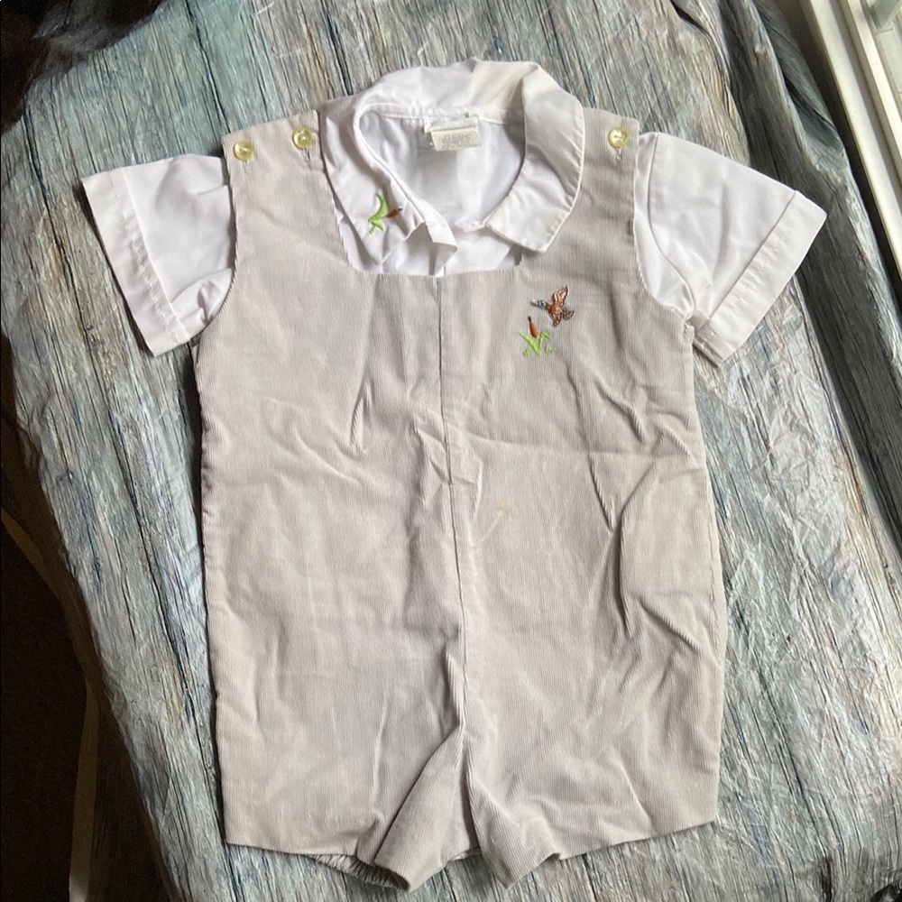 Vintage Nannette White and Gray Matching Set with Embroidered Detail